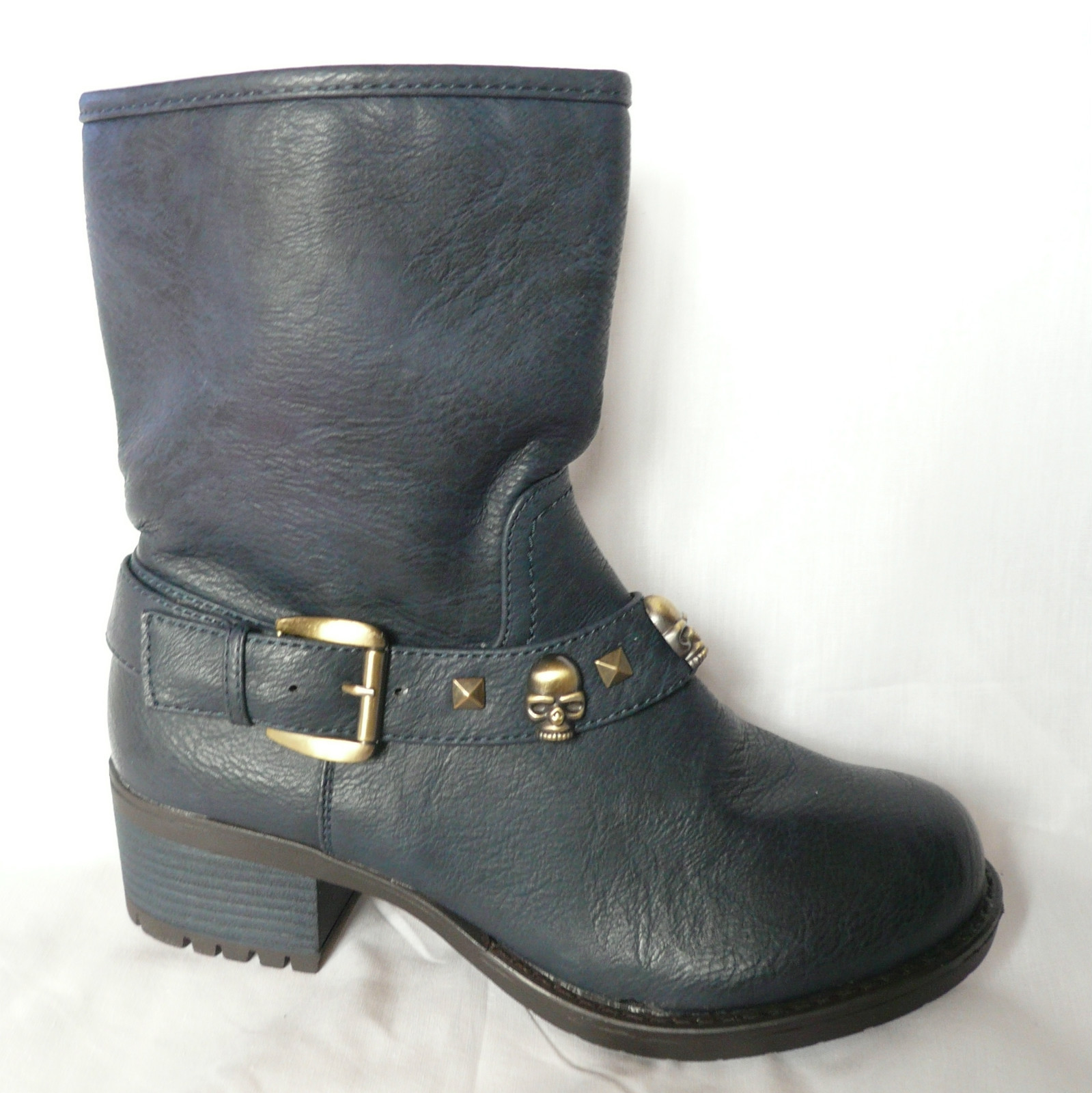 http://www.ebay.fr/itm/bottines-bikers-rangers-feminines-biker-ranger-bleu-fonce-bleues-superbes-/301053773679?ssPageName=STRK:MESE:IT