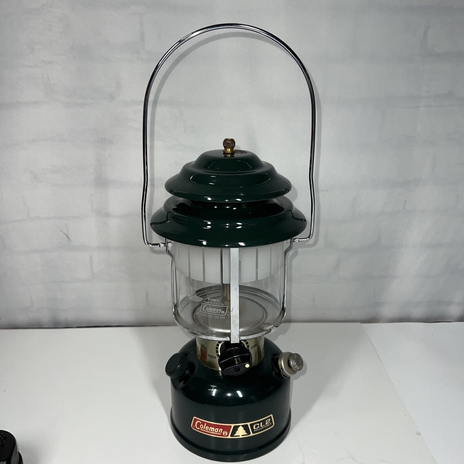 CLEAN Vintage Coleman CL2 Adjustable 2-Mantle Lantern in Plastic Case 8/84