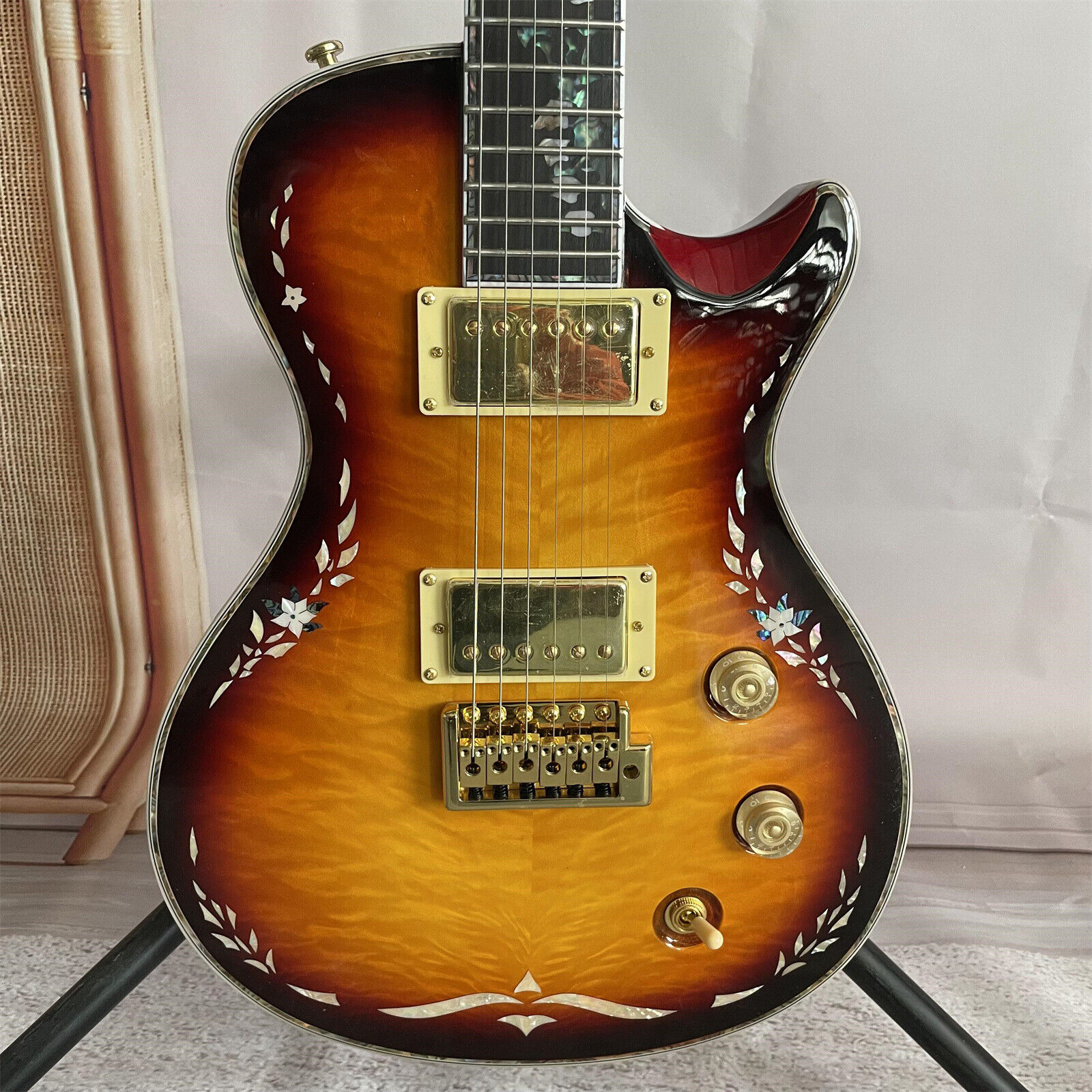 Selling Solid Body Sunburst 6 String Electric Guitar Quilted Maple Top Gold Part