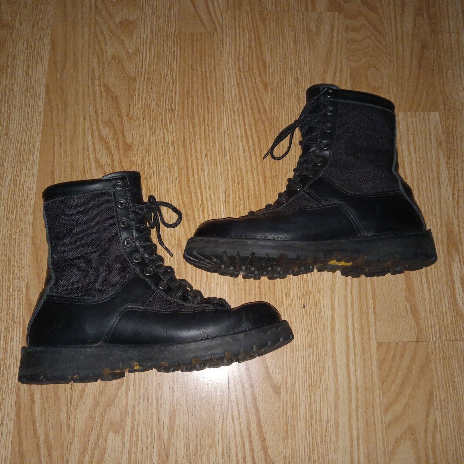 DANNER ACADIA 69210 Boots Mens Size 9.5 D Vibram Gore Tex Insulated Combat Black