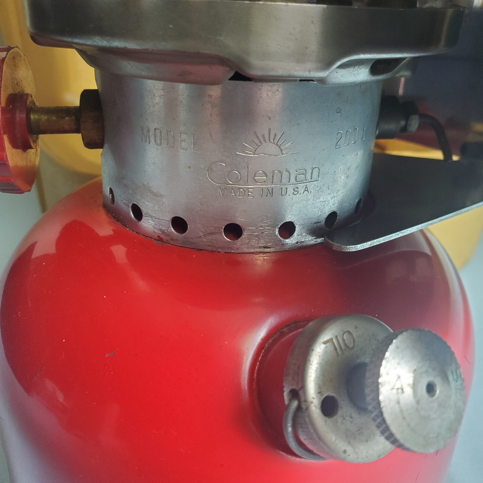 Coleman 200A Globe - a12azv9