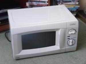 Sélection de Fours à micro-ondes usagés/ Affordable used Microwave Ovens LG GE SAMSUNG SYLVANIA GE AMANA PANASONIC DANBY