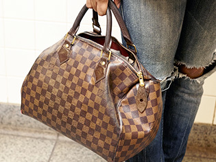 Sell your used designer handbags. Sell Louis Vuitton