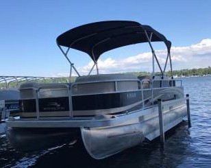 22' Bennington Pontoon Boat
