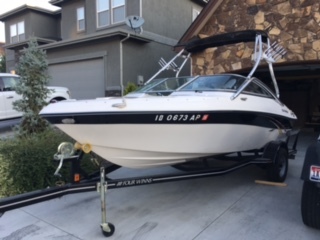 2007 Four Winns 190 Horizon wake tower with extremely low hours, one owner.