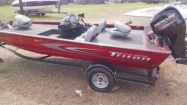 Triton 17TX Aluminum Bass or crappie Fishing Boat 60 HP Mercury w/ warranty 15hr