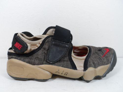 trainers with toe separated