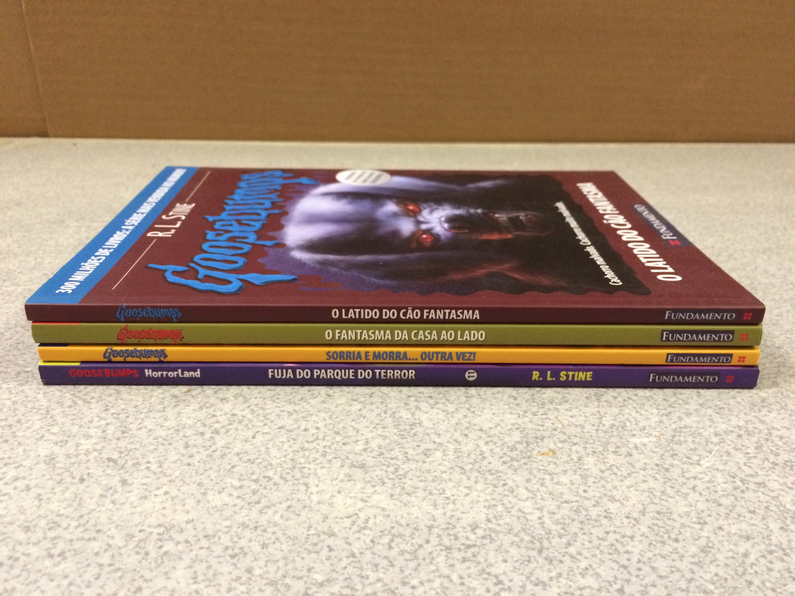 lot of 4 goosebumps books by r l  stine in portuguese  língua portuguesa   vgc