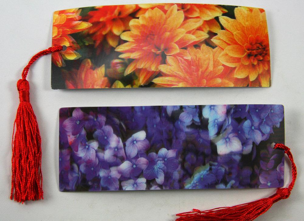 New listing
		2 bookmarks - 3d lenticular - beautiful flowers with red tassle