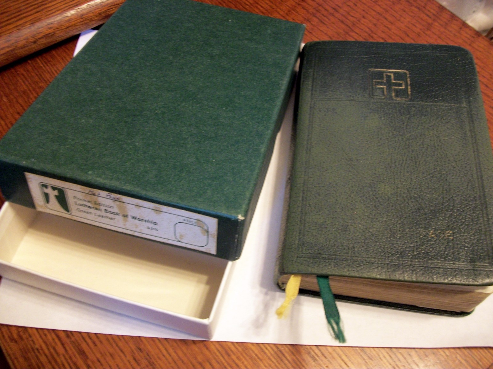 Bible lutheran book of worship leather pocket box 1978