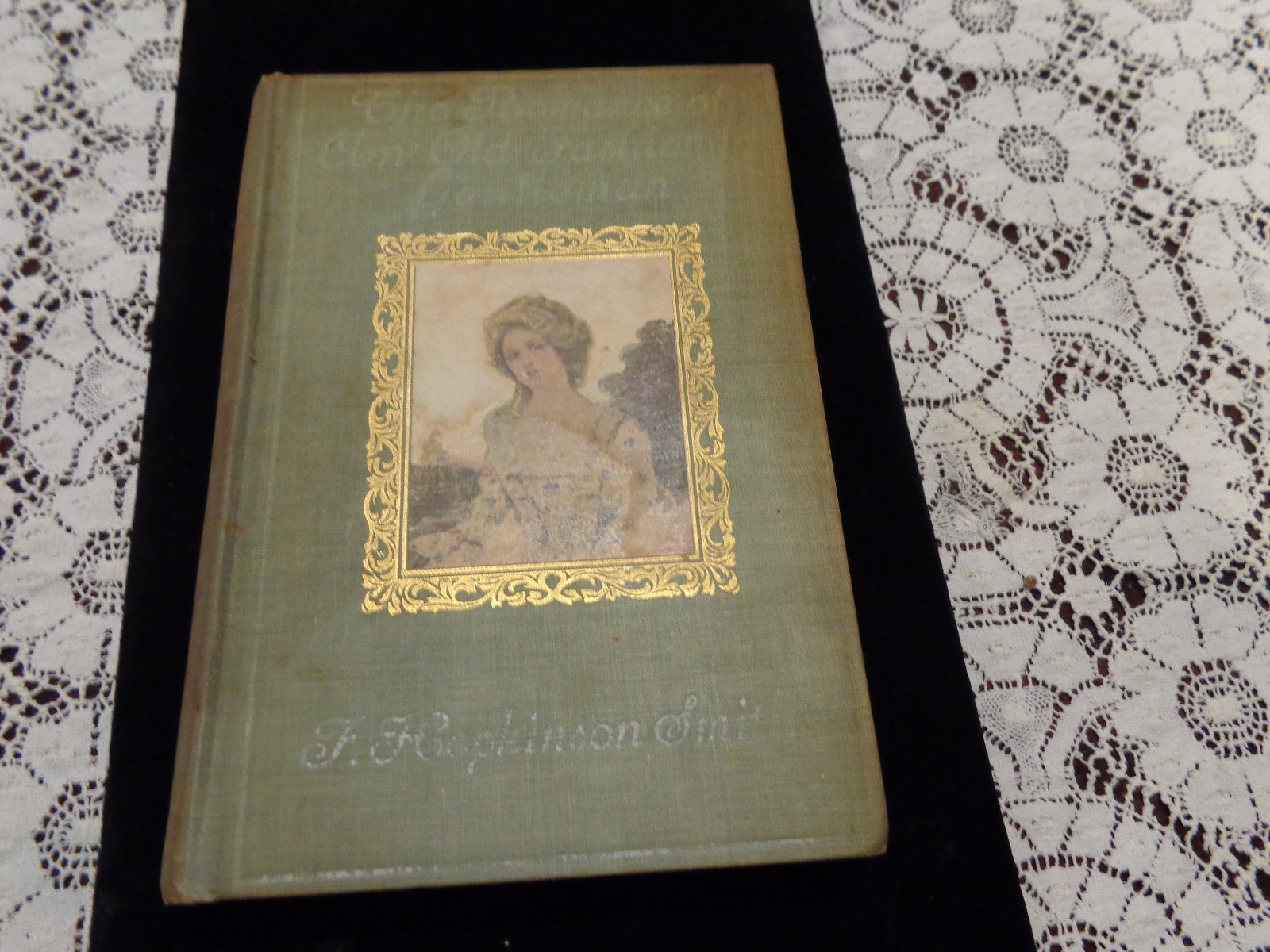 antique book the romance of an old fashioned gentleman  1st edition gold gilt