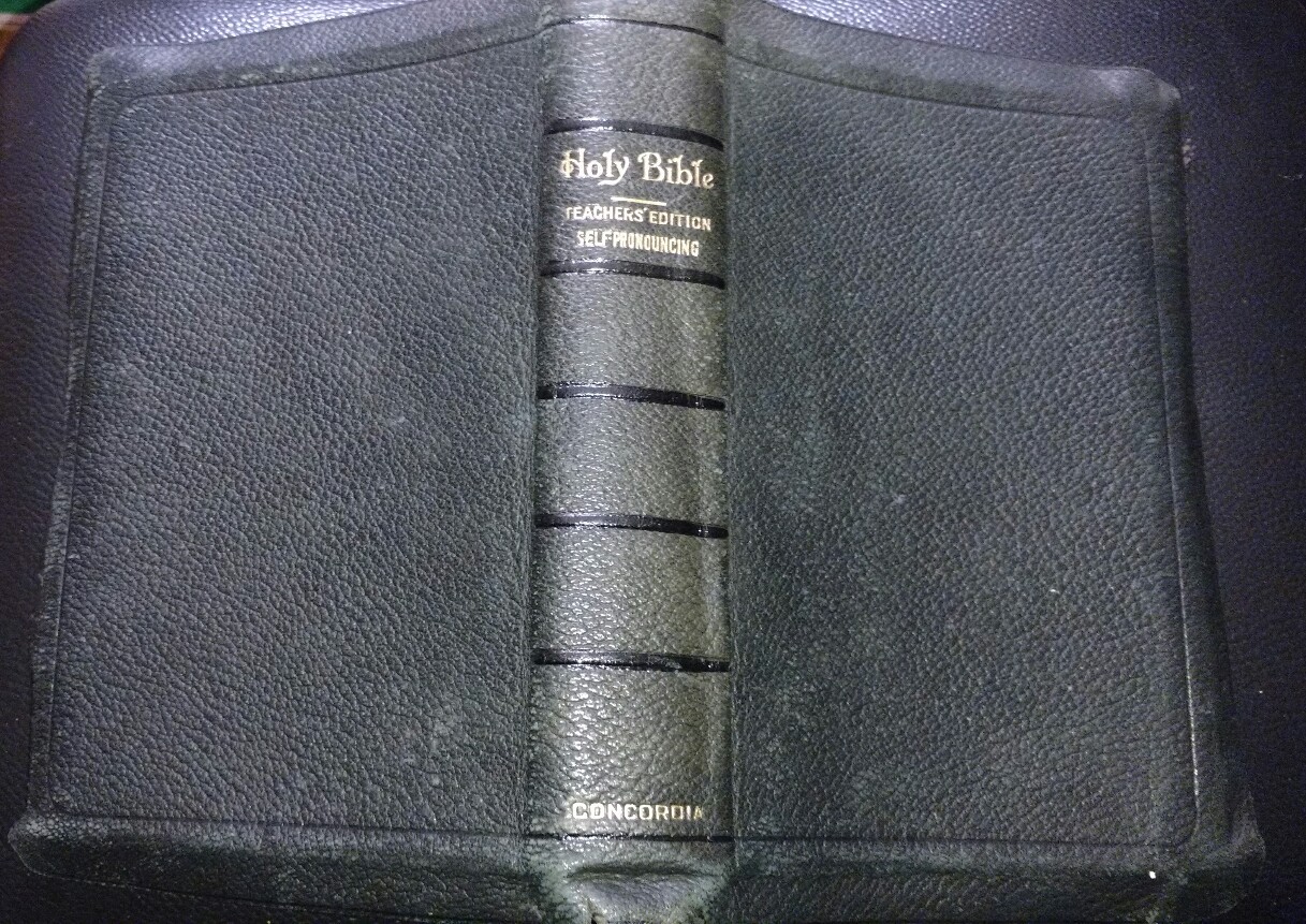 concordia holy bible teachers edition self pronouncing black leather excellent