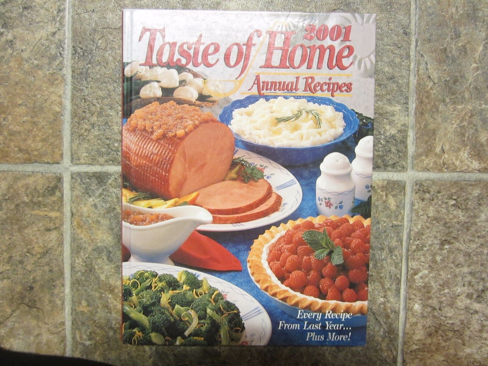 2001 hc taste of home annual recipes cookbook  yearbook home cooking
