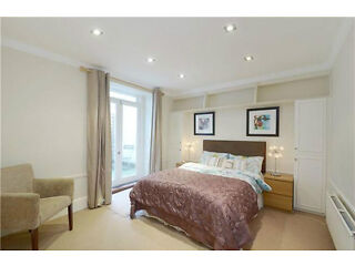 * Short Term * Two Double Bedroom One Bathroom Flat in Chelsea with Wifi, Ideal for a Family Chelsea Picture 5