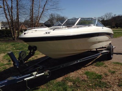 Chaparral 20SSE inboard boat