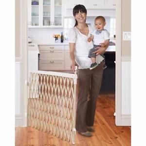 Munchkin Protect Extra-Wide Expanding Wood Baby Gate(MK0026)