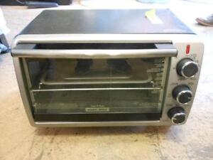 Black + Decker TO1950SBD 6-Slice Toaster Oven, Black