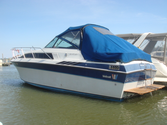 1985 Wellcraft 260 Aft Cabin~ 1012 Hours~ Runs Superb!!