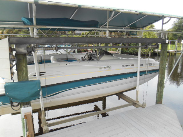 1996 Chaparal Sunesta 21Ft deck boat