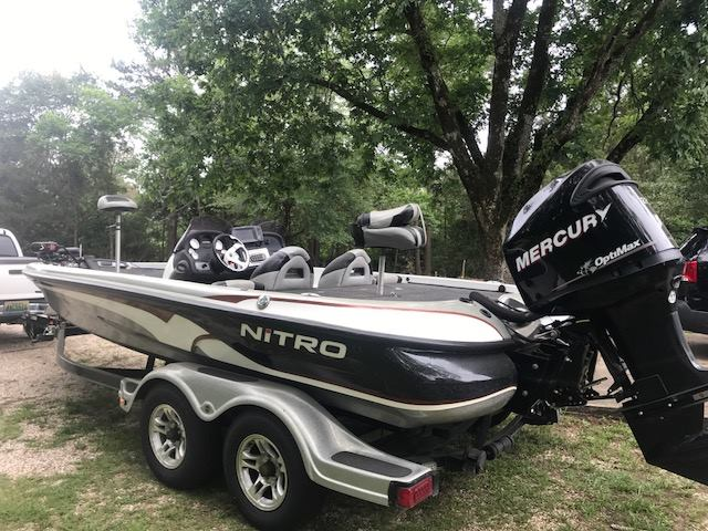 Nitro 911 Bass Boat
