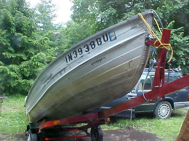 FISHING BOAT 12 FT, WITH JOHNSON OUTBOARD 9.5 HP WITH NEW TRAILER