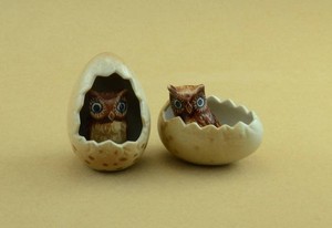  -2014-PAIR-OF-BABY-OWL-HATCHING-OUT-OF-THEIR-EGG-FIGURINES-SO-CUTE