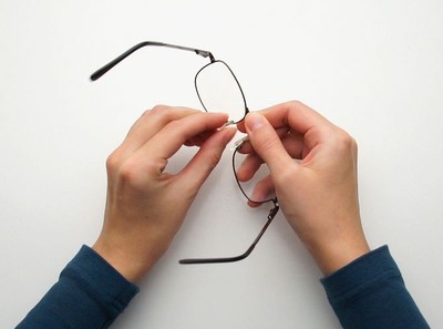 Adjusting oakley plastic frames