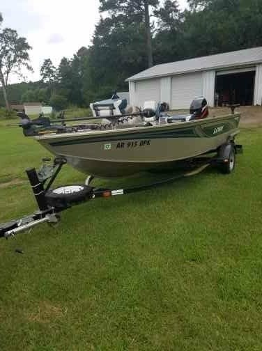 im2005 Lowe Alumin Fishing Boay