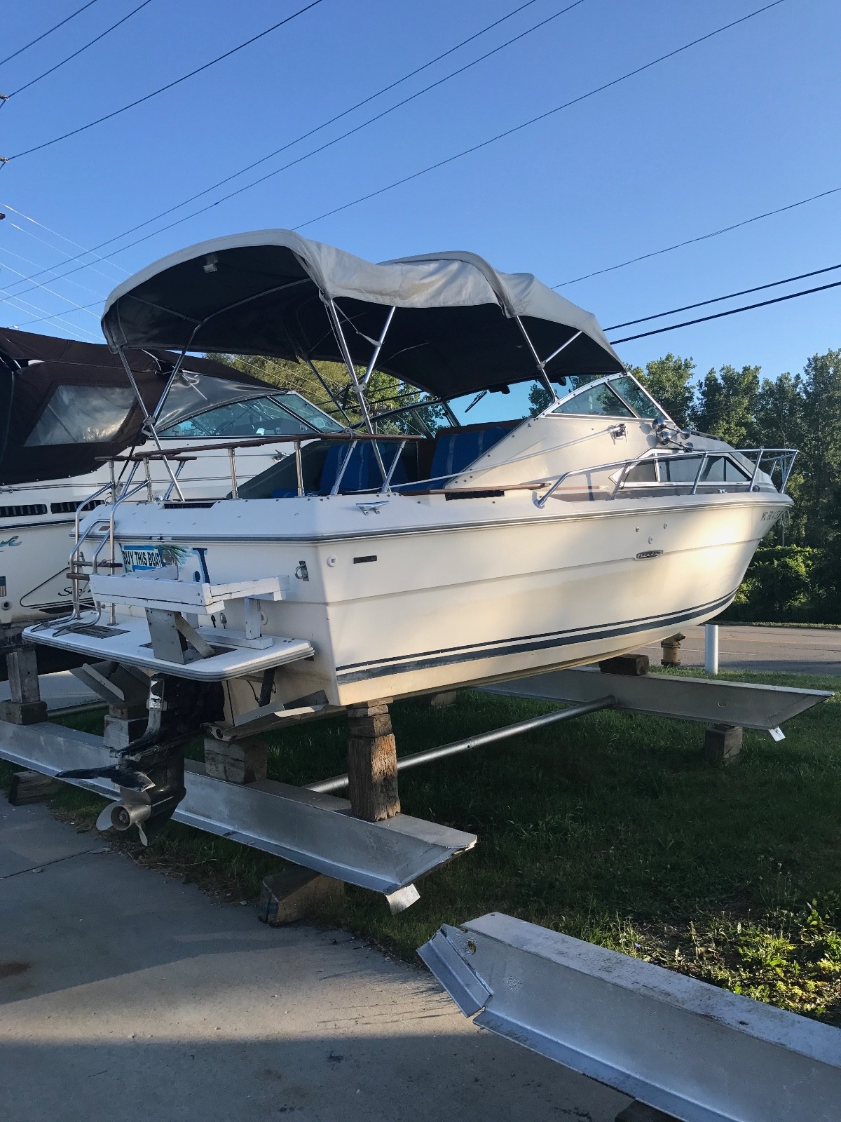 1982 Sea Ray 225 Express Cruiser