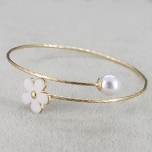 Simple-Style-Gold-tone-White-Flower-White-Pearl-Bangle-Bracelets
