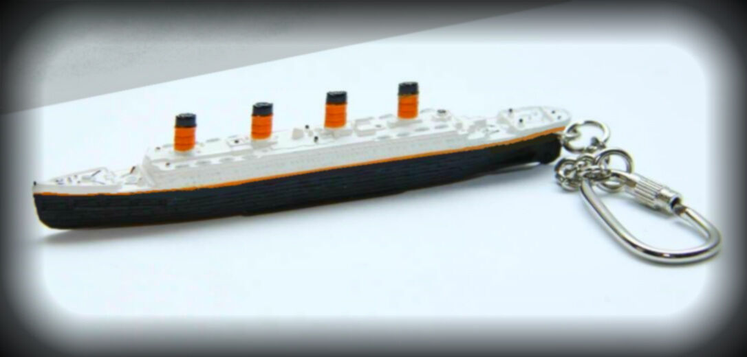 RMS Titanic Keychain Keyring Model Ship Charm Key Fob (White Star Line )