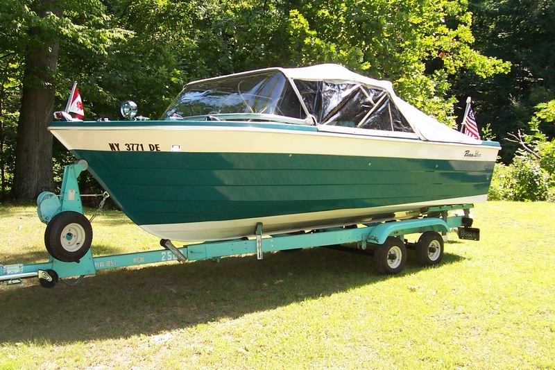 Price reduction! 1966 Penn Yan Riviera RSI 17' Classic Runabout