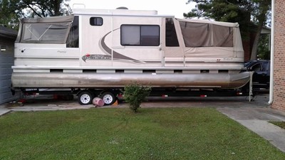 Sun Tracker Party Cruiser 32 ft pontoon house boat