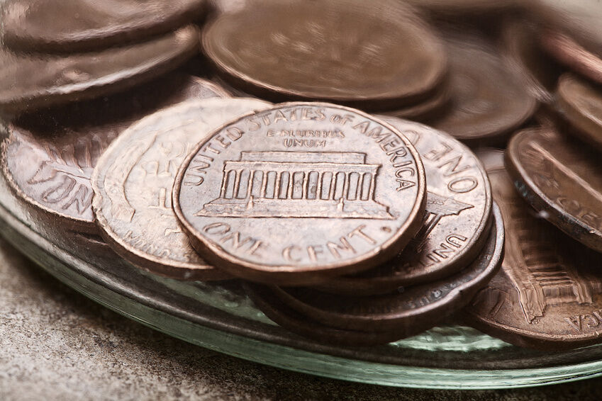 How do you tell if a 1943 steel penny is truly uncirculated or reprocessed?