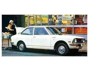 toyota corolla 1200 deluxe #3