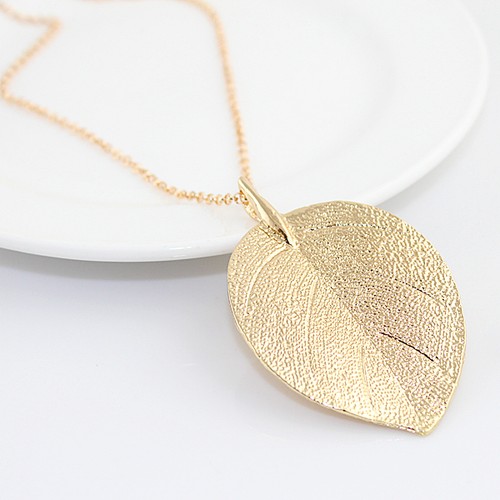 Fashion-Womens-Lucky-Golden-Leaf-Pendant-Necklace-Long-Sweater-Chain-Lady-New-L8