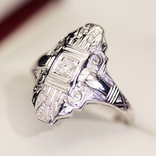 Antique Art Deco 1930s Diamond and plaque style ring, in 18ct gold engraved sett