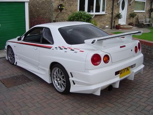 Nissan skyline r34 do-luck/bomex style body kit
