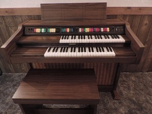 Lowrey Organ | Kijiji: Free Classifieds in Ontario. Find a job, buy a