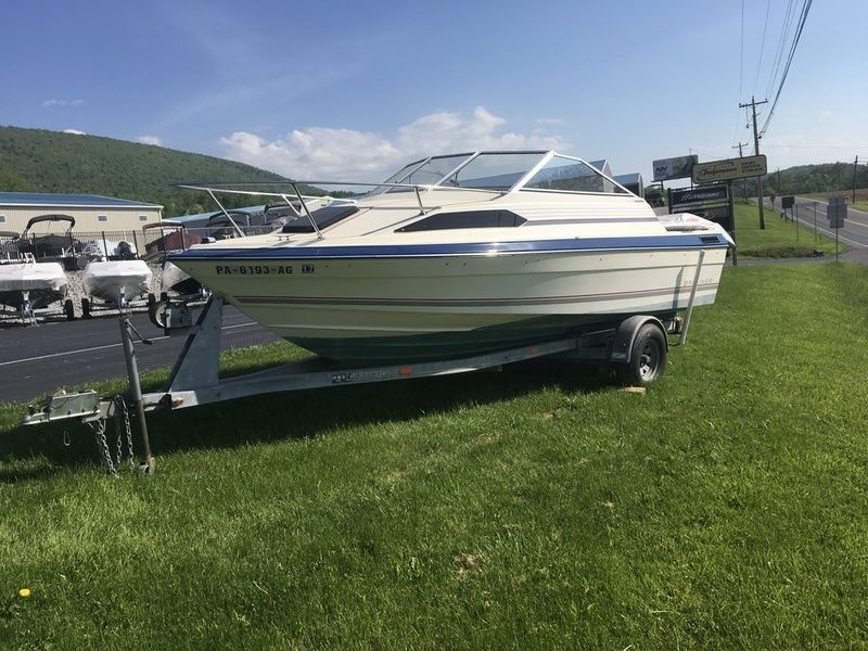 1985 Bayliner Capri 2150 cuddy