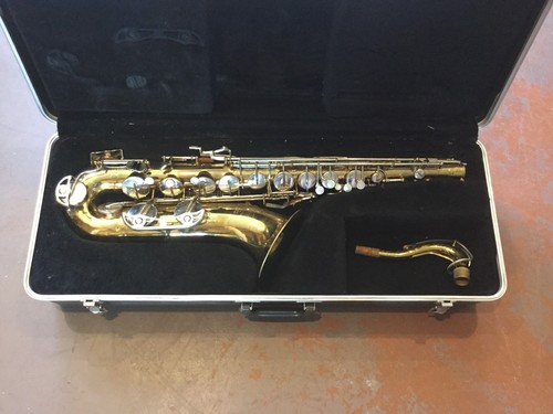 SELMER BUNDY II TENOR SAX....