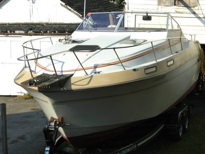 1981 Cruisers Inc Cabin Cruiser