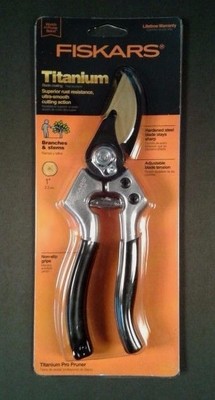 NEW Fiskars Titanium Blade Coating, 1