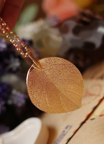 Fashion-Womens-Lucky-Golden-Leaf-Pendant-Necklace-Long-Sweater-Chain-Lady-New-L8