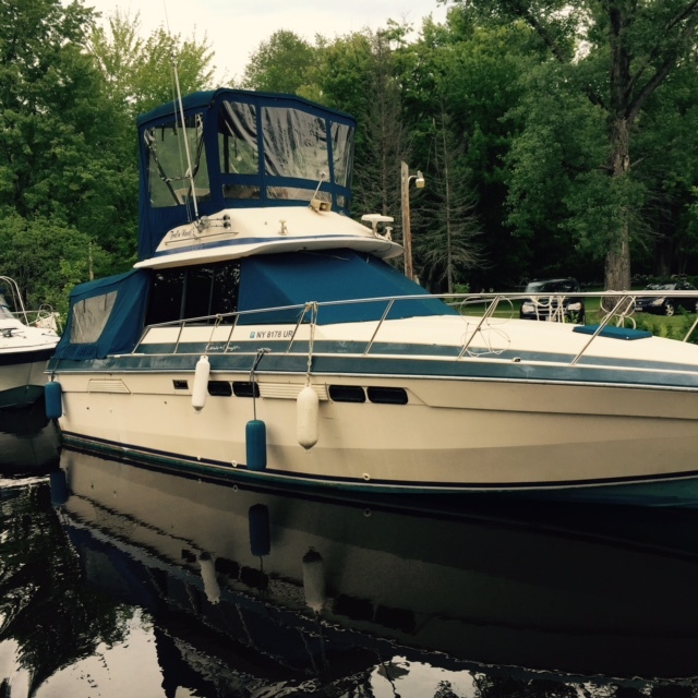 1983 Chris Craft 333F commander