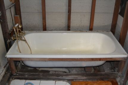 Bath, cast iron, vintage Balmain Leichhardt Area Preview