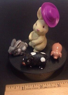 MINI LOT OF MINIS  2 PIGS 2 BUNNIES ALL DIFFERENT. BUT ALL BEST FRIENDS & 1