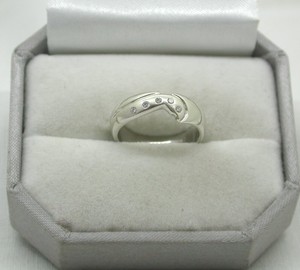 Very-Nice-9ct-White-Gold-And-Diamond-Shaped-Half-Eternity-Style-Ring