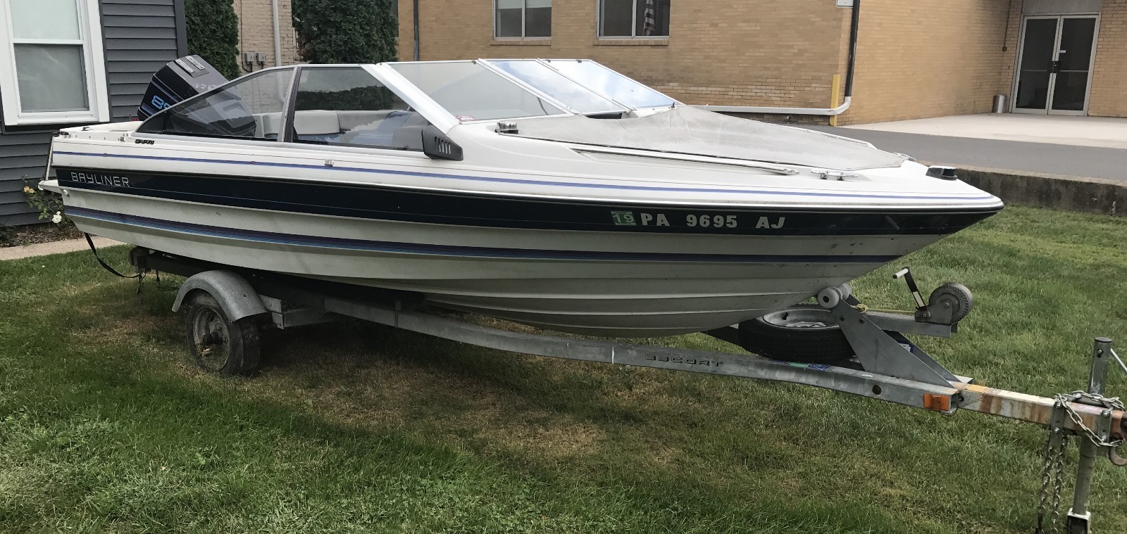 1987 Bayliner Capri 17' Bowrider & Trailer - Pennsylvania