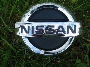 2006 Nissan altima grille emblem